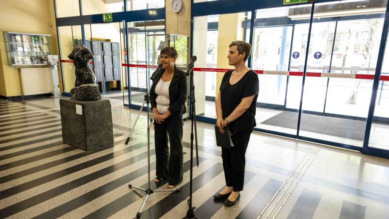 Dekanja prof. dr. Mojca Schlamberger Brezar in izr. prof. dr. Katja Mahnič