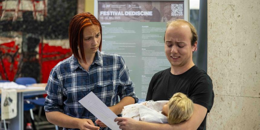 Člana italijanske gledališče skupine Maschere Nude, Domen Rob in Eva Tofant, sta odigrala odlomek predstave Studio Duse. 